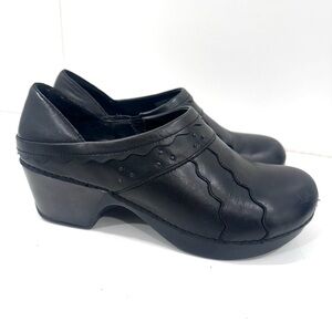 Dansko Hailey black scalloped studded closed heel clogs size 40 9.5 10